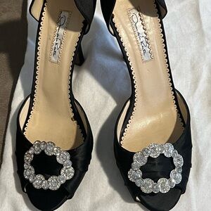 OSCAR DE LA RENTA Elegant Black Heels with Crystal Accents